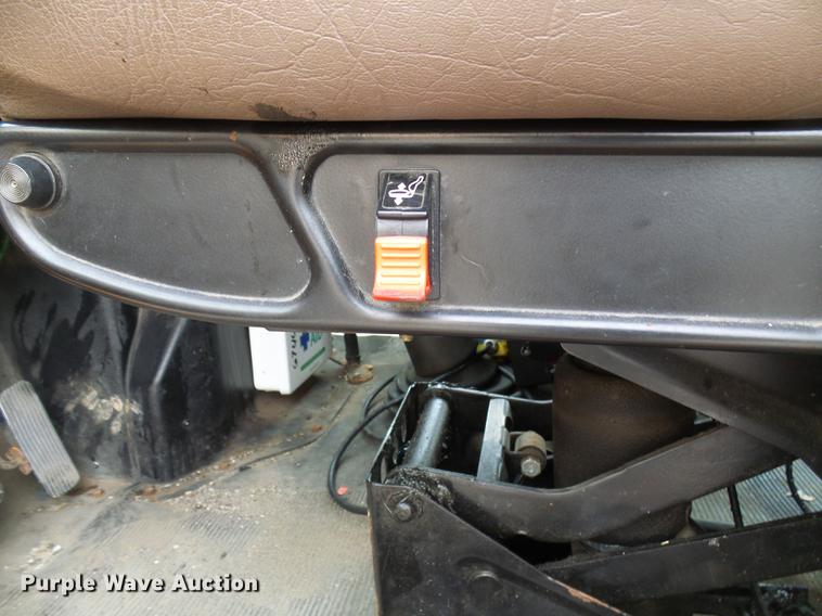 image for item DB2165 2002 International 4900 dump truck