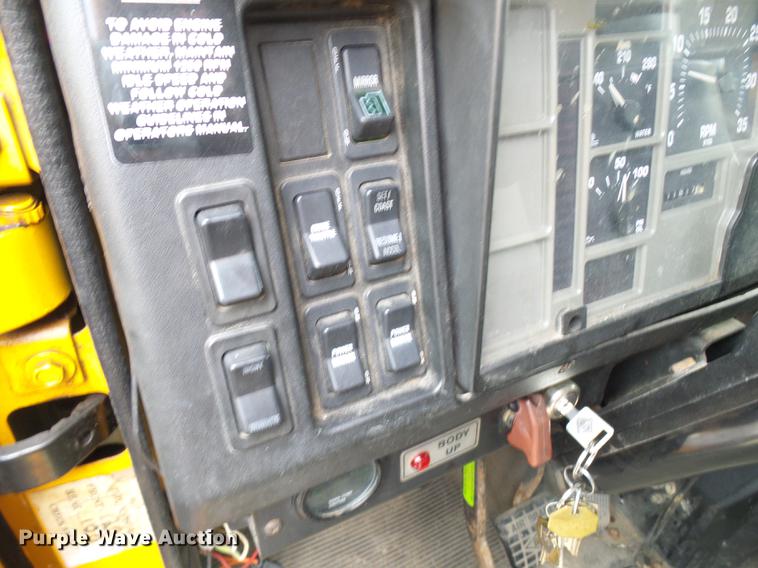 image for item DB2165 2002 International 4900 dump truck