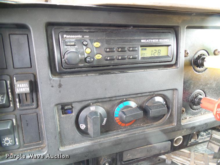 image for item DB2165 2002 International 4900 dump truck