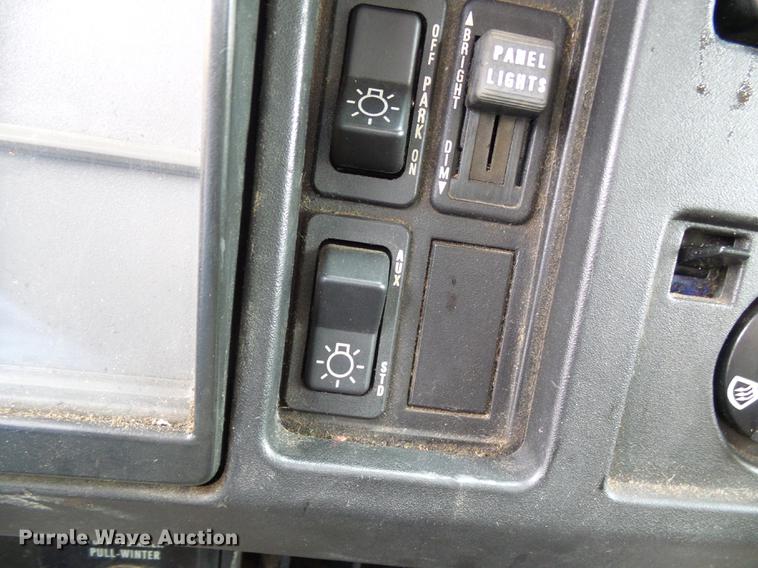 image for item DB2165 2002 International 4900 dump truck