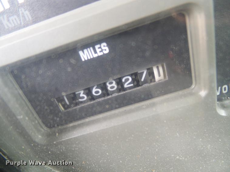 image for item DB2165 2002 International 4900 dump truck