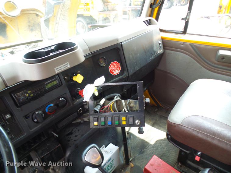 image for item DB2165 2002 International 4900 dump truck