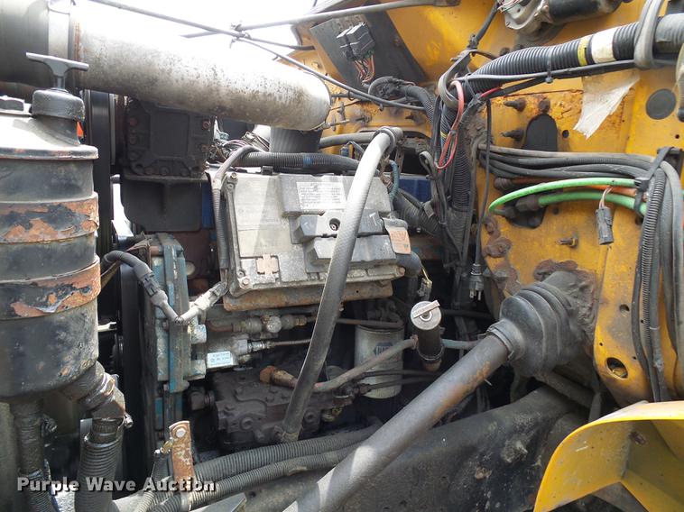 image for item DB2165 2002 International 4900 dump truck