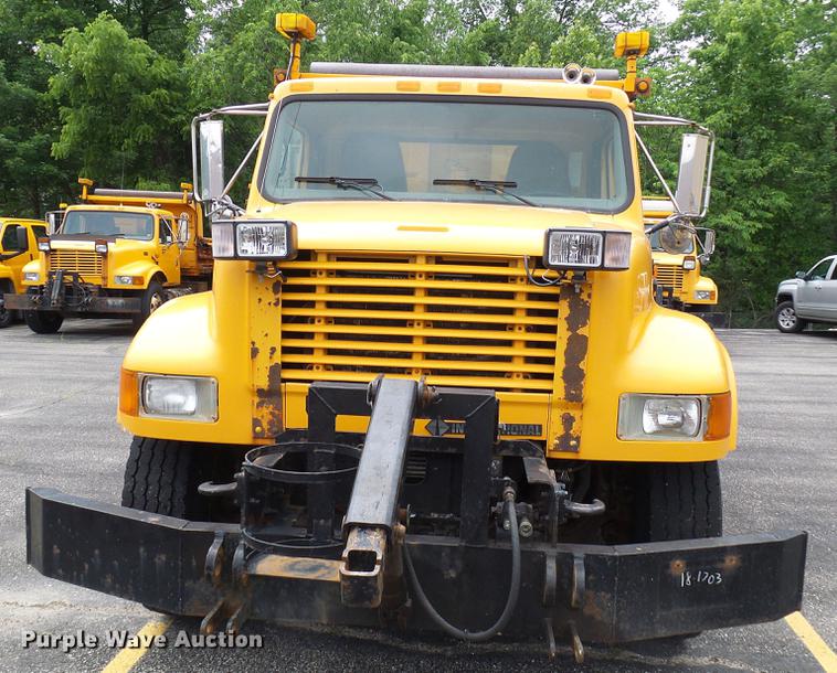 image for item DB2166 2002 International 4900 dump truck