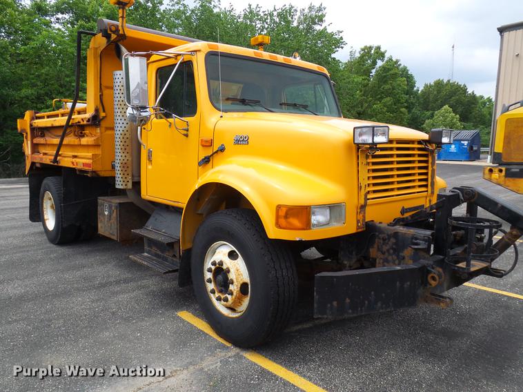 image for item DB2166 2002 International 4900 dump truck