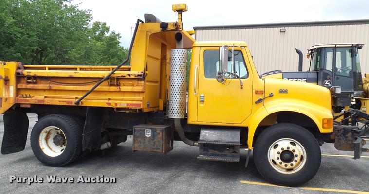 image for item DB2166 2002 International 4900 dump truck