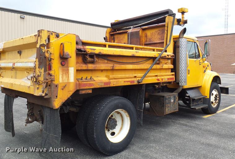 image for item DB2166 2002 International 4900 dump truck