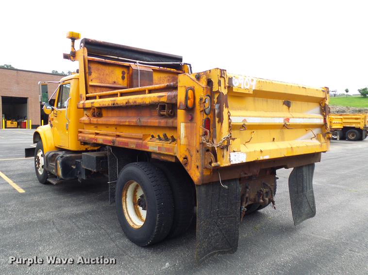 image for item DB2166 2002 International 4900 dump truck