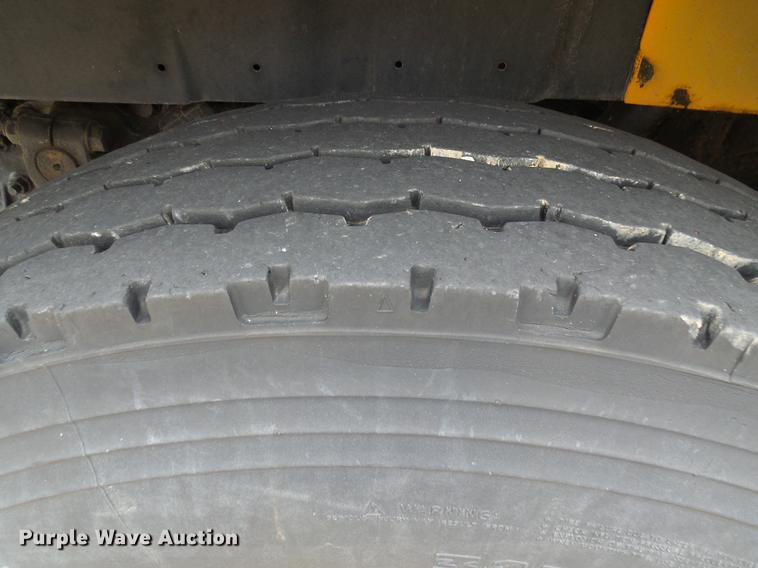 image for item DB2166 2002 International 4900 dump truck