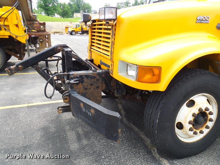 image for item DB2166 2002 International 4900 dump truck