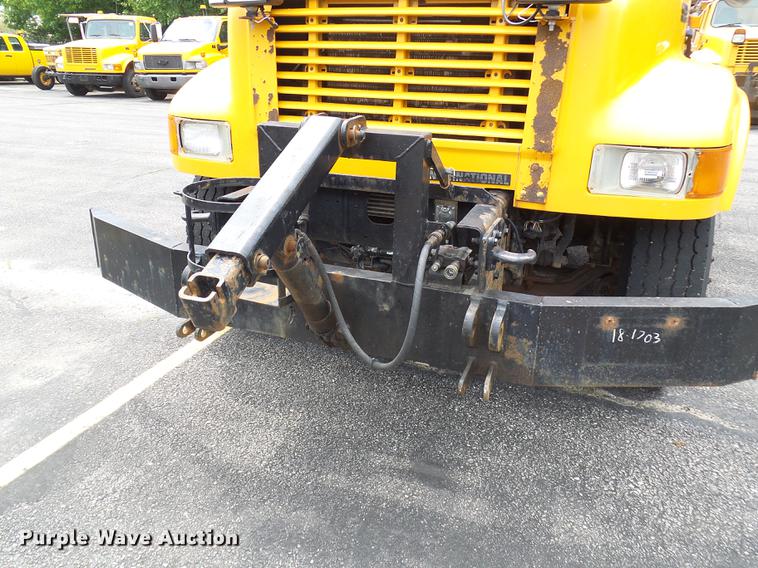 image for item DB2166 2002 International 4900 dump truck