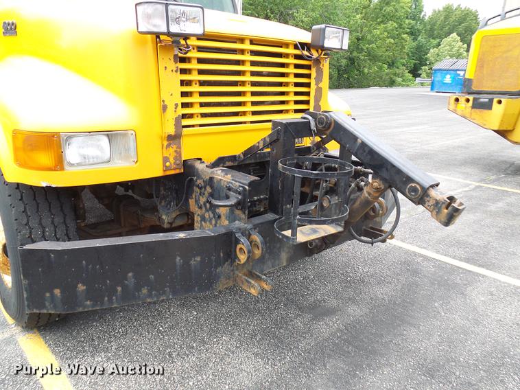 image for item DB2166 2002 International 4900 dump truck