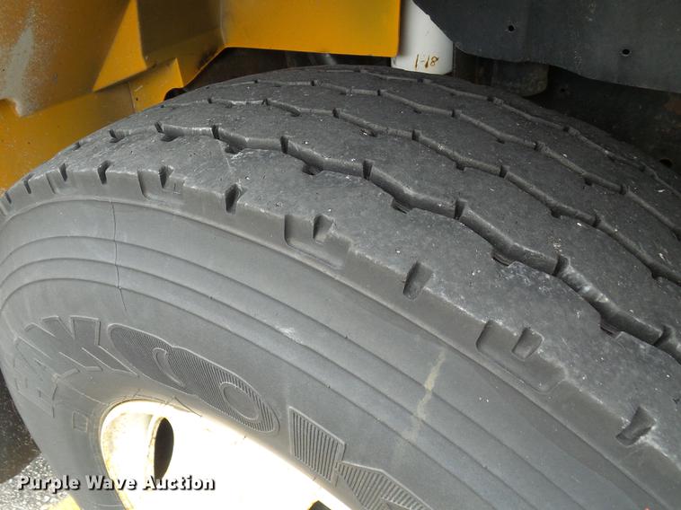 image for item DB2166 2002 International 4900 dump truck