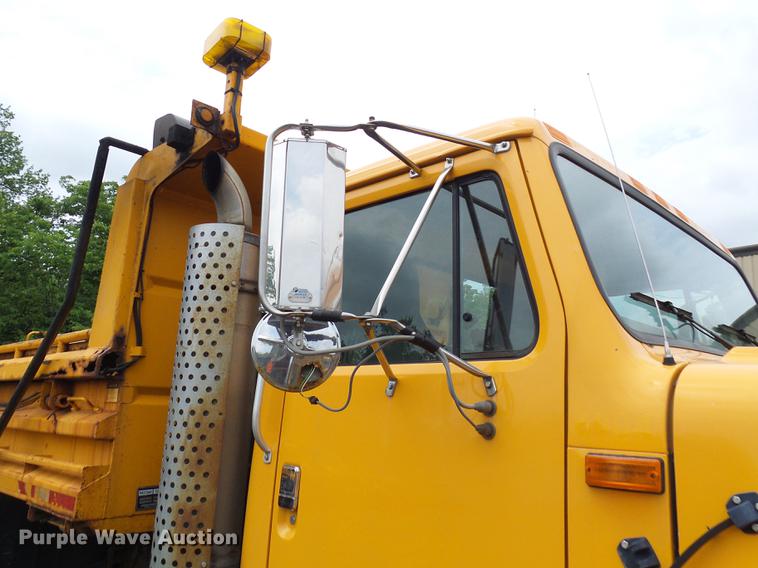 image for item DB2166 2002 International 4900 dump truck