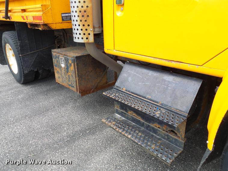 image for item DB2166 2002 International 4900 dump truck