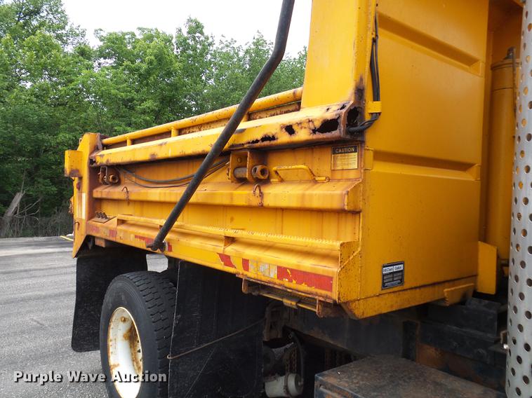 image for item DB2166 2002 International 4900 dump truck