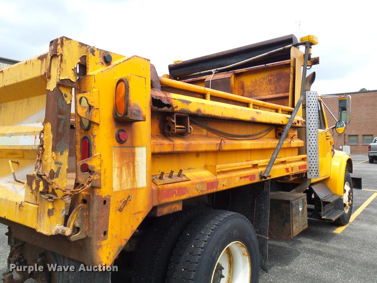 image for item DB2166 2002 International 4900 dump truck