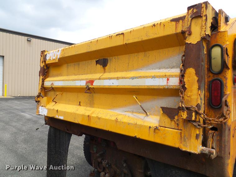 image for item DB2166 2002 International 4900 dump truck