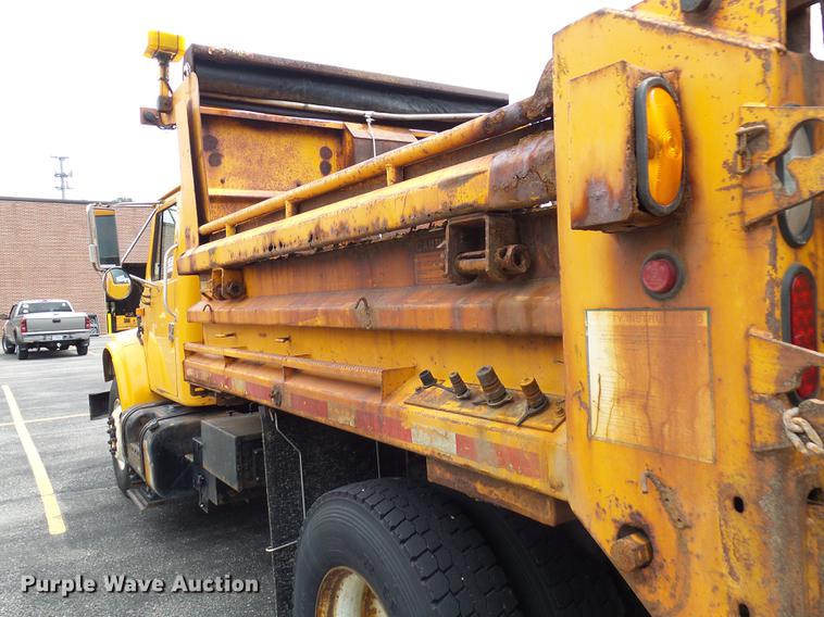 image for item DB2166 2002 International 4900 dump truck
