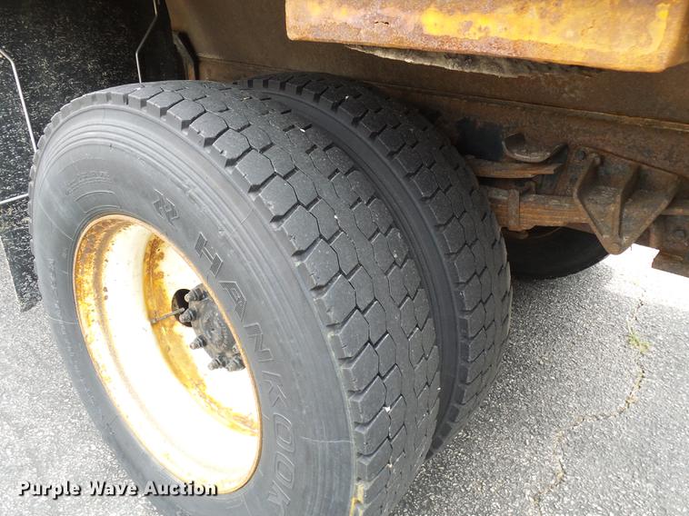 image for item DB2166 2002 International 4900 dump truck