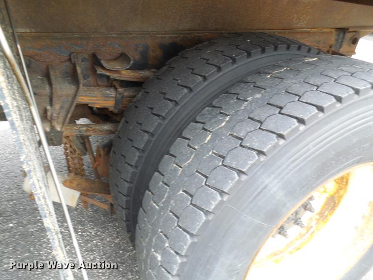 image for item DB2166 2002 International 4900 dump truck