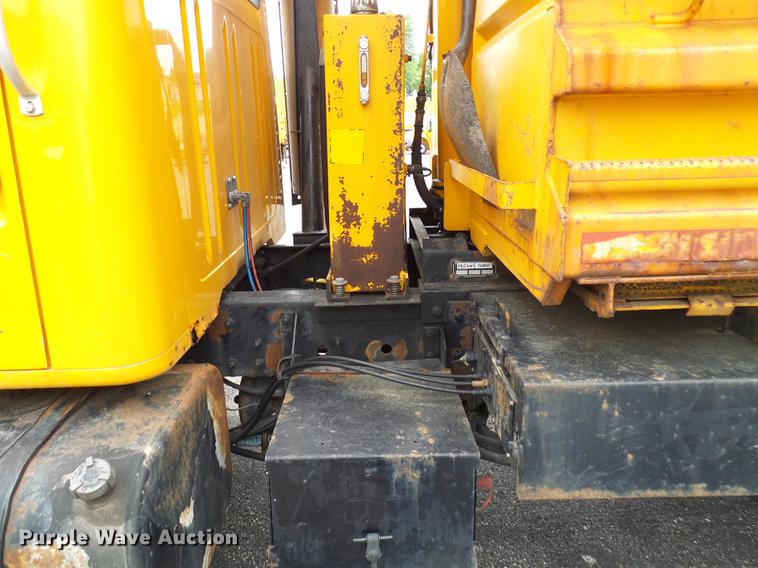 image for item DB2166 2002 International 4900 dump truck