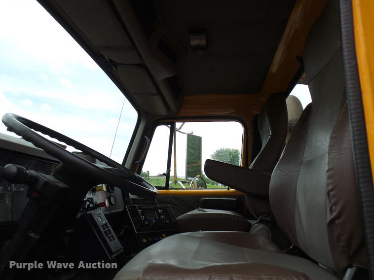 image for item DB2166 2002 International 4900 dump truck