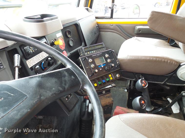 image for item DB2166 2002 International 4900 dump truck