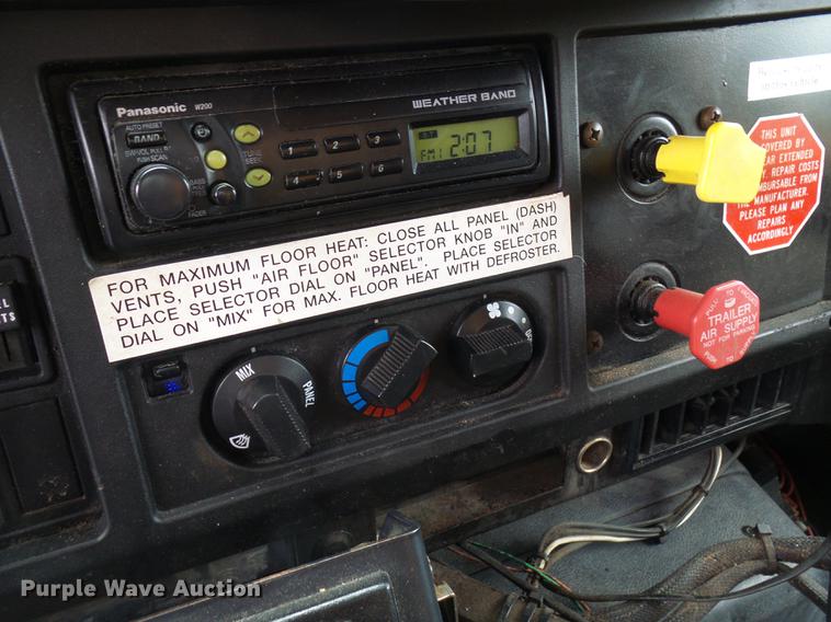 image for item DB2166 2002 International 4900 dump truck