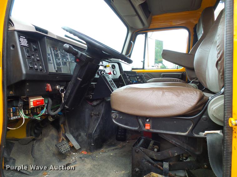 image for item DB2166 2002 International 4900 dump truck