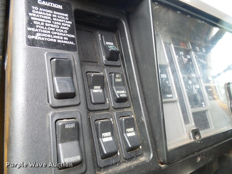 image for item DB2166 2002 International 4900 dump truck