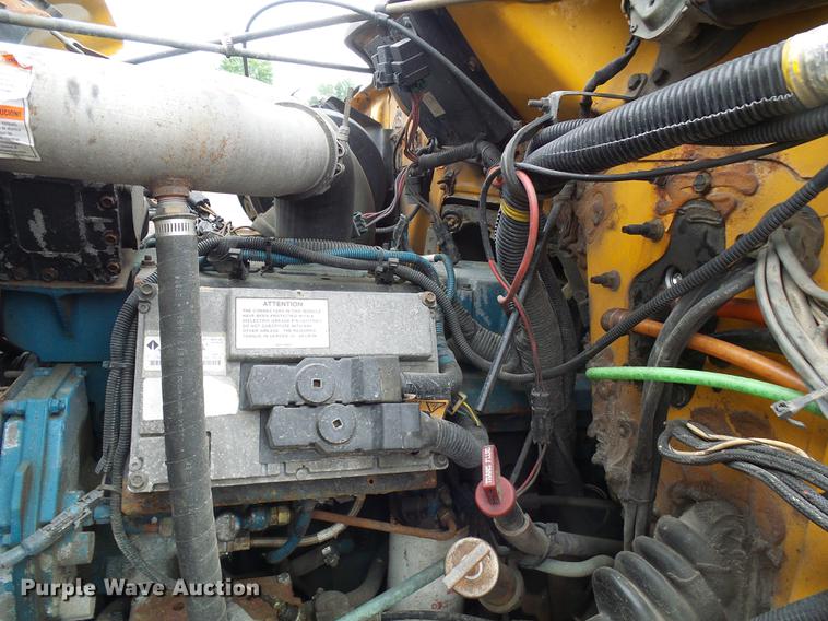 image for item DB2166 2002 International 4900 dump truck