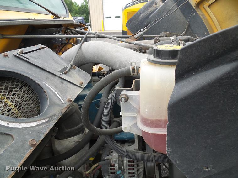 image for item DB2166 2002 International 4900 dump truck