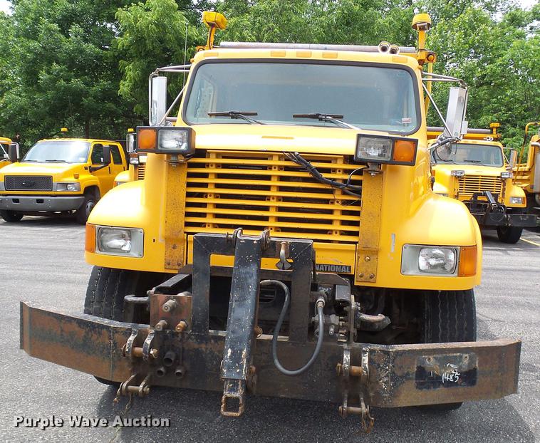 image for item DB2167 2002 International 4900 dump truck