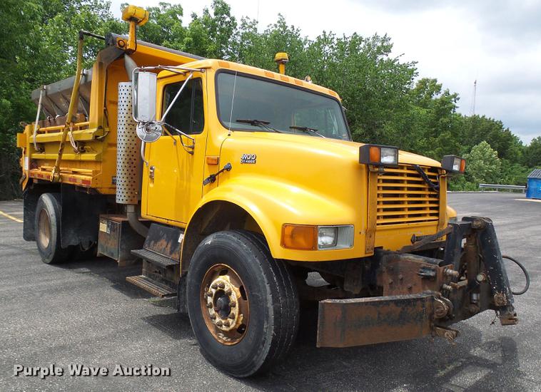 image for item DB2167 2002 International 4900 dump truck