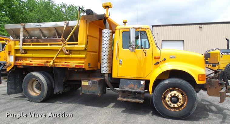 image for item DB2167 2002 International 4900 dump truck