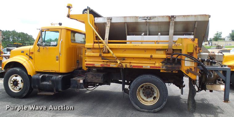 image for item DB2167 2002 International 4900 dump truck