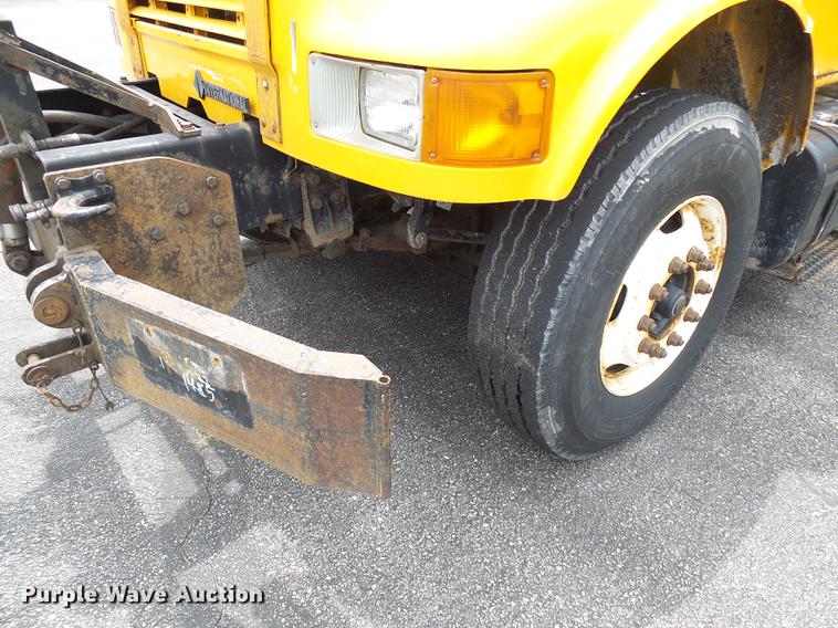 image for item DB2167 2002 International 4900 dump truck