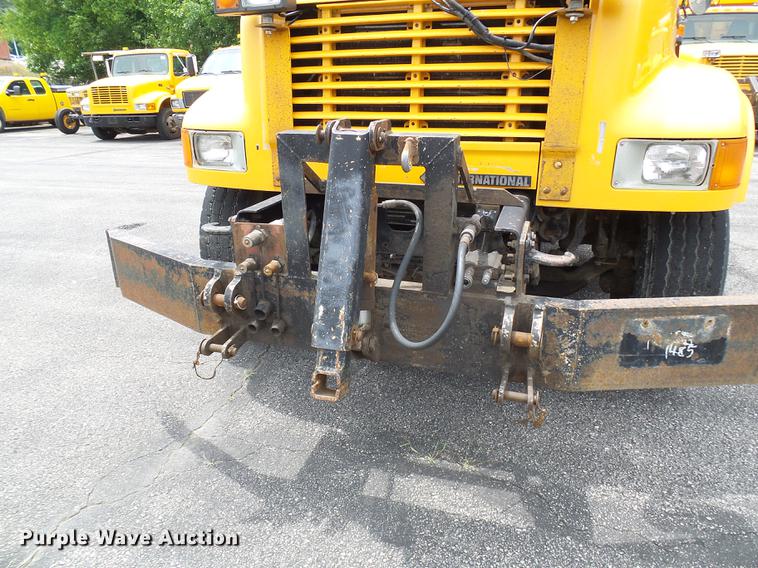 image for item DB2167 2002 International 4900 dump truck