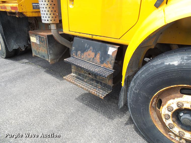 image for item DB2167 2002 International 4900 dump truck