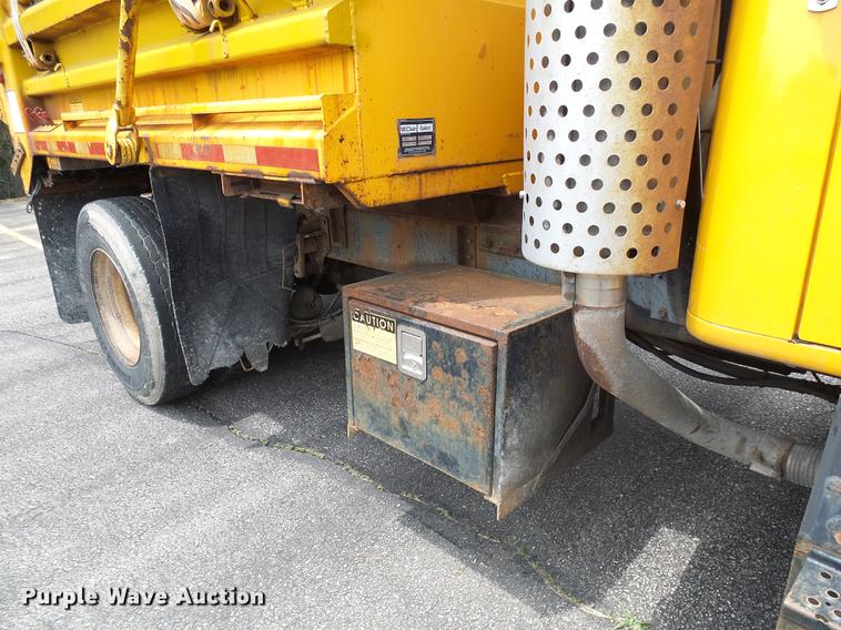image for item DB2167 2002 International 4900 dump truck