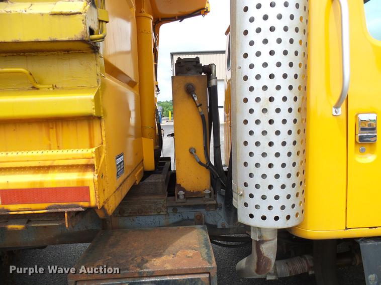 image for item DB2167 2002 International 4900 dump truck