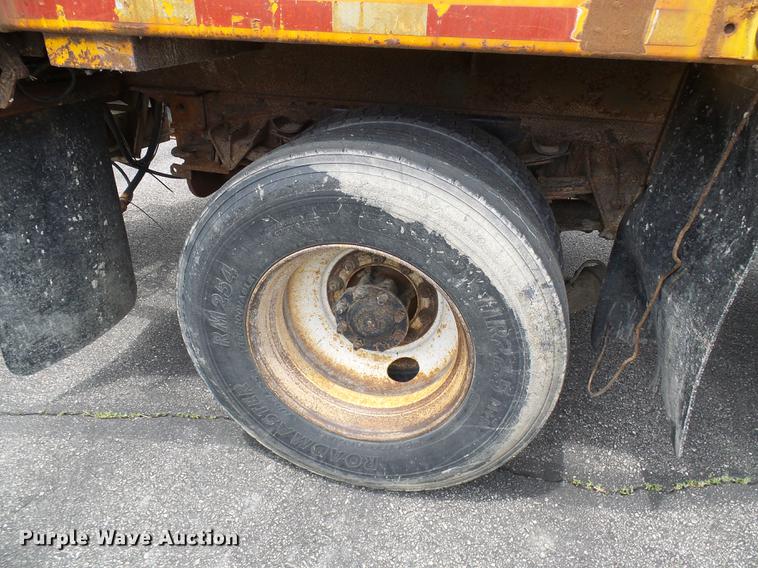 image for item DB2167 2002 International 4900 dump truck