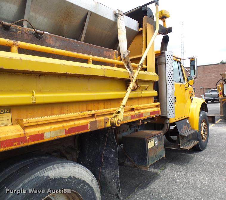 image for item DB2167 2002 International 4900 dump truck