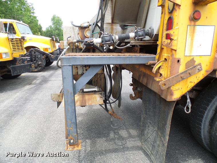 image for item DB2167 2002 International 4900 dump truck