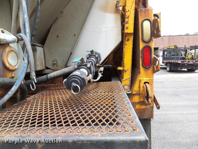 image for item DB2167 2002 International 4900 dump truck