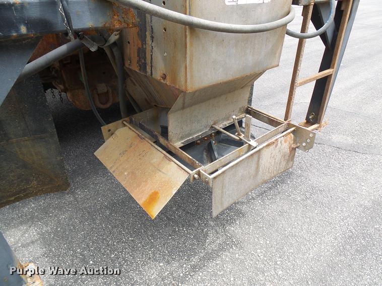 image for item DB2167 2002 International 4900 dump truck