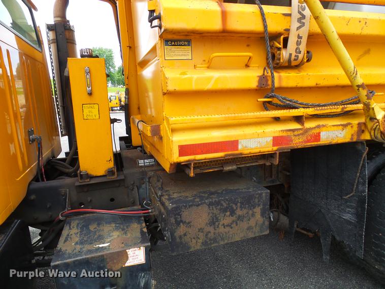 image for item DB2167 2002 International 4900 dump truck