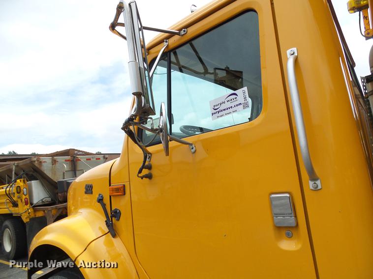 image for item DB2167 2002 International 4900 dump truck