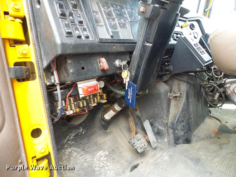 image for item DB2167 2002 International 4900 dump truck